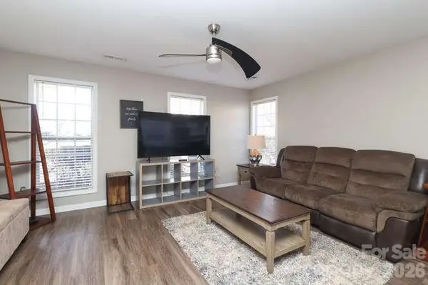 1109 Triece LN, Charlotte, NC 28215