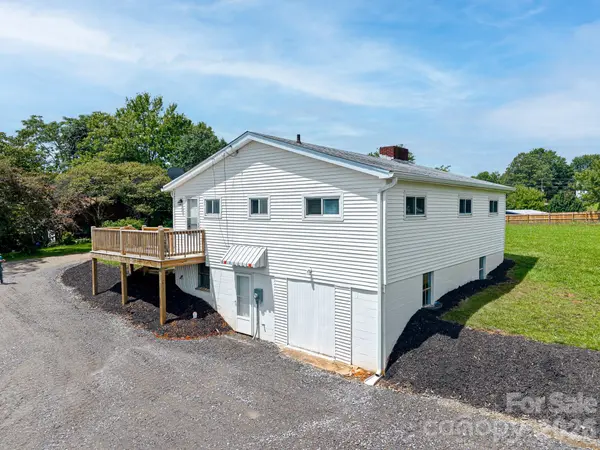 12 Baker RD, Asheville, NC 28806