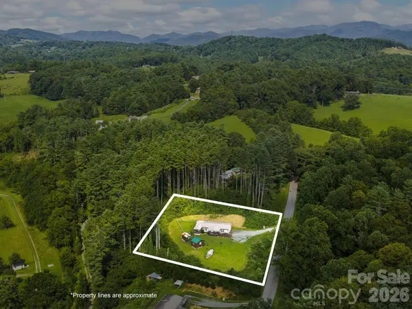 380 Green Acres DR, Weaverville, NC 28787