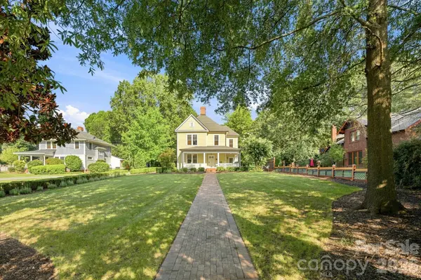 559 N Main ST, Davidson, NC 28036