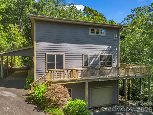 366 Summer Haven RD, Swannanoa, NC 28778