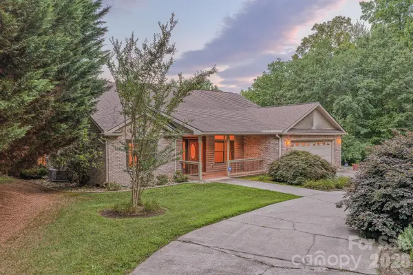 5 Kari CIR, Candler, NC 28715