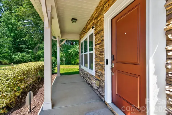2512 Viburnum CT, Charlotte, NC 28215