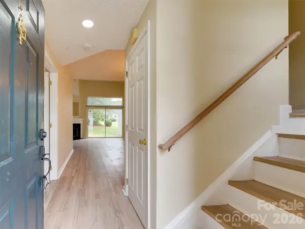 9128 Treyburn DR, Charlotte, NC 28216