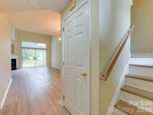 9128 Treyburn DR, Charlotte, NC 28216