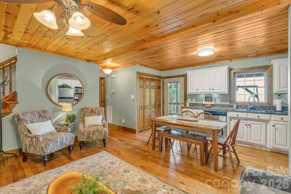 199 Bear DR, Blowing Rock, NC 28605