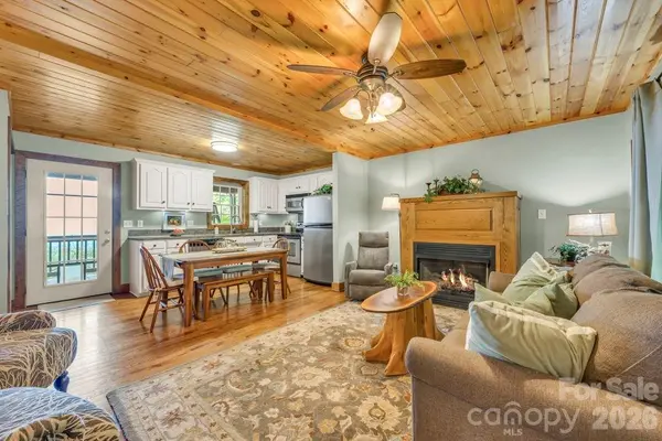 199 Bear DR, Blowing Rock, NC 28605
