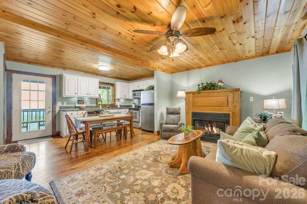 199 Bear DR, Blowing Rock, NC 28605