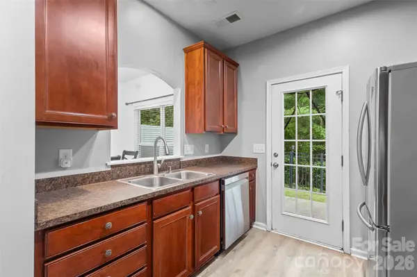 4707 Craigmoss LN, Charlotte, NC 28278