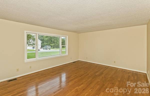 47 Cane Creek CIR, Fairview, NC 28730