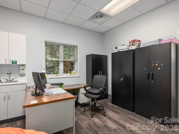 7 Walden Ridge DR #200, Asheville, NC 28803