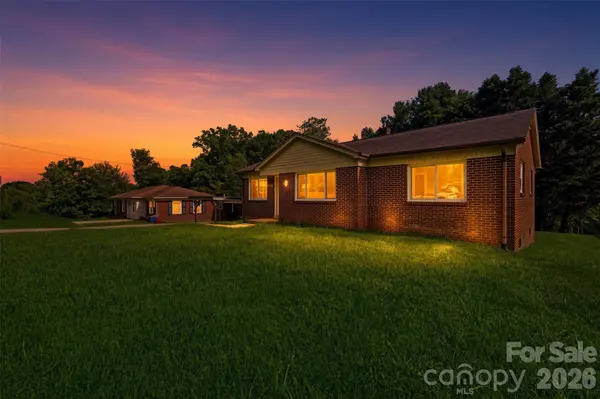 2262 9th Avenue DR NE, Hickory, NC 28601