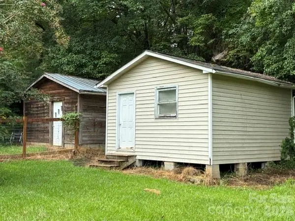 993 Coney Island RD, Union Mills, NC 28167