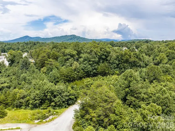22 Spiral RD, Arden, NC 28704