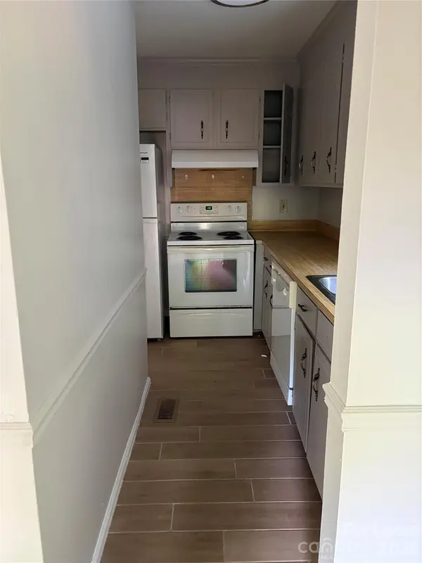 1708 Village Lake DR, Charlotte, NC 28212