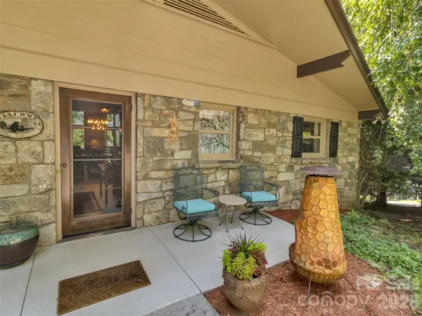 43 Red Oak DR, Maggie Valley, NC 28751