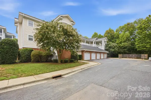 8751 Coralbell LN, Charlotte, NC 28213