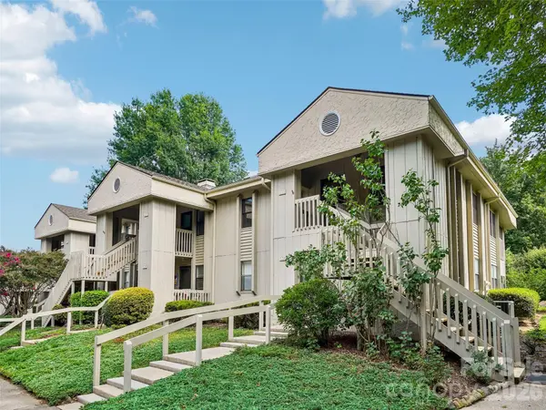 1106 Abbey CIR, Asheville, NC 28805