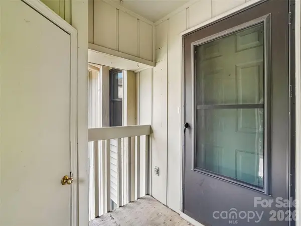 1106 Abbey CIR, Asheville, NC 28805