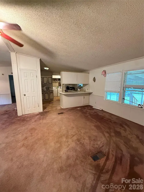 75 Mountain View DR, Taylorsville, NC 28681
