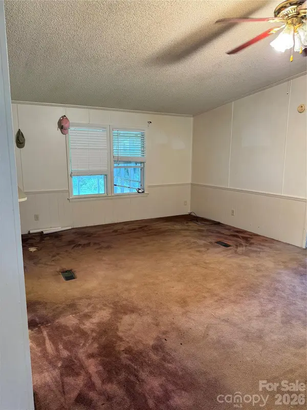 75 Mountain View DR, Taylorsville, NC 28681