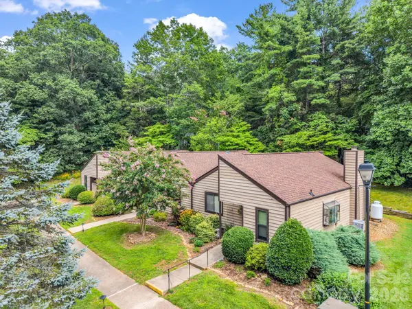 7 Woodlands DR, Black Mountain, NC 28711