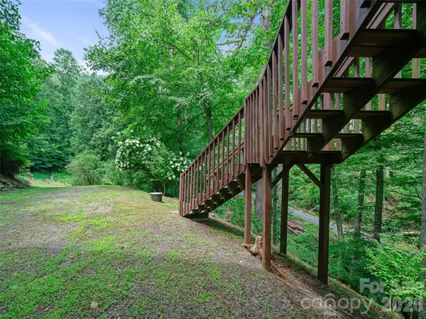 9851 Double Island RD, Green Mountain, NC 28740