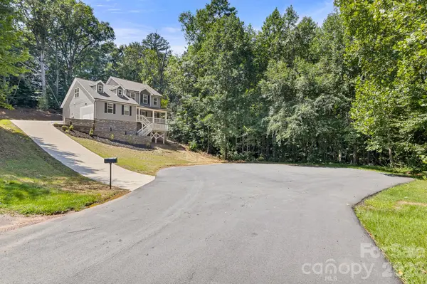 2595 Henry Falls DR, Hickory, NC 28602