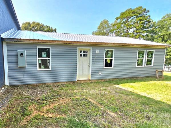 225 Eighth AVE, New London, NC 28127