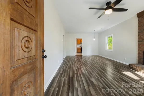 48 Carrier ST, Asheville, NC 28806