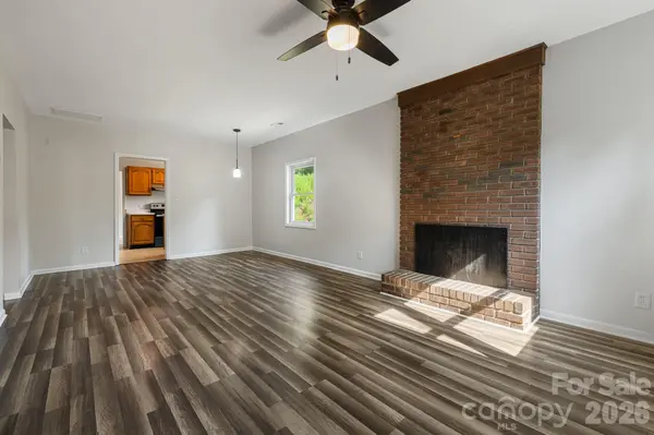 48 Carrier ST, Asheville, NC 28806