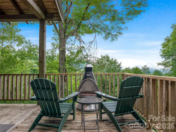267 Trillium LN, Burnsville, NC 28714