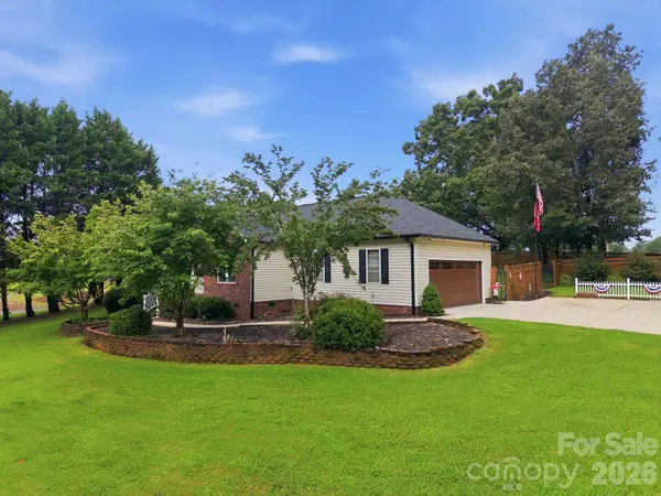 359 Huffstetler Lake RD, Dallas, NC 28034