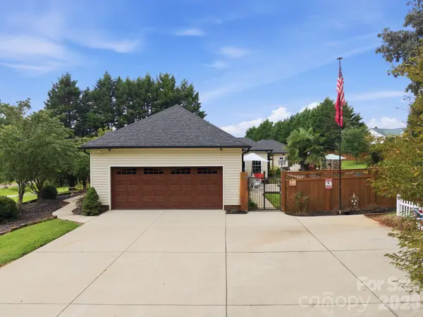 359 Huffstetler Lake RD, Dallas, NC 28034