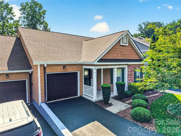 25 Old Pasture WAY, Laurel Park, NC 28739