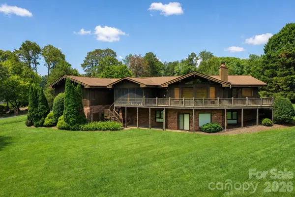 3711 Blendwood LN NE, Hickory, NC 28601