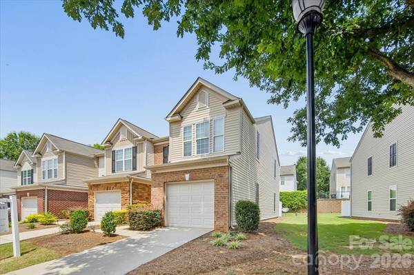 2419 Diplomat LN, Charlotte, NC 28210