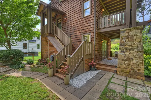 1611 Tippah Park CT, Charlotte, NC 28205