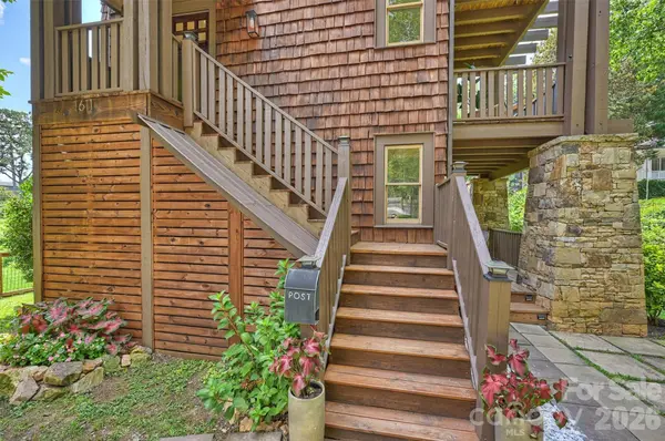 1611 Tippah Park CT, Charlotte, NC 28205
