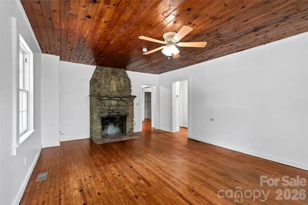 7 Bowers RD, Black Mountain, NC 28711