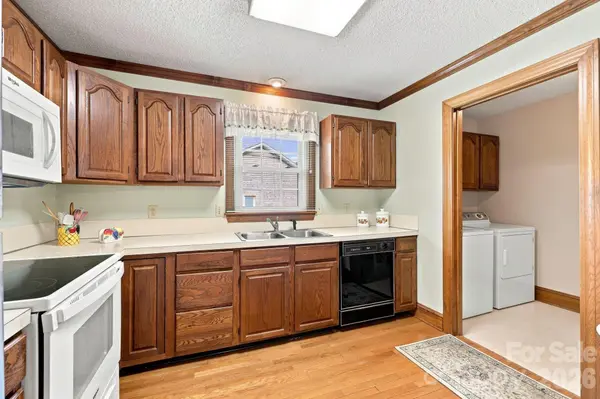 1302 Ravenwood CT, Salisbury, NC 28147