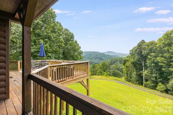 515 Raccoon Branch RD, Green Mountain, NC 28740