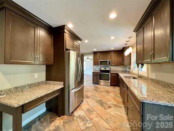 3 Mount Royal DR, Arden, NC 28704