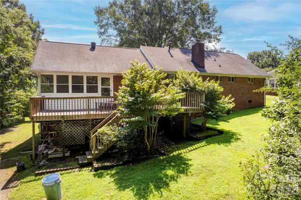 6733 Burkandt RD, Charlotte, NC 28227