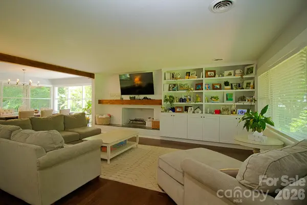 36 Clarendon RD, Asheville, NC 28806