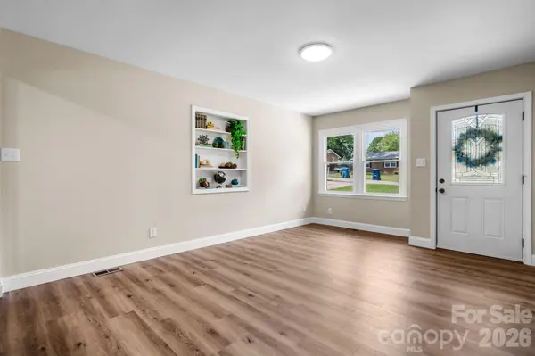 2266 9th Avenue DR NE, Hickory, NC 28601