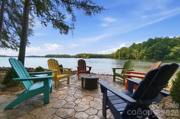 9265 Belle Pines CT, Sherrills Ford, NC 28673