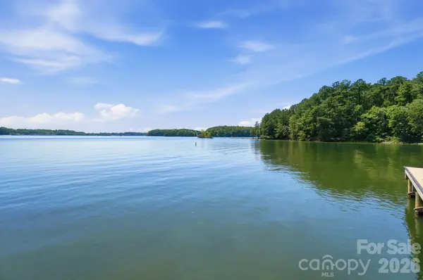 9265 Belle Pines CT, Sherrills Ford, NC 28673