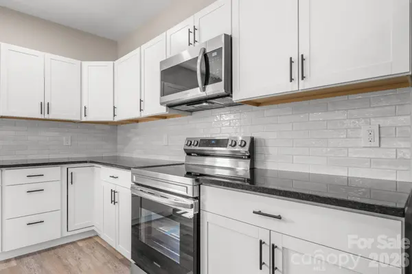 242 8th Avenue DR SW, Hickory, NC 28602