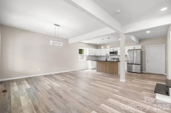 242 8th Avenue DR SW, Hickory, NC 28602